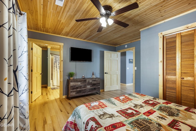 4323 Boogertown Rd, Sevierville, TN 37876 - bedroom featuring crown molding, a closet, light wood-style flooring, and ceiling fan