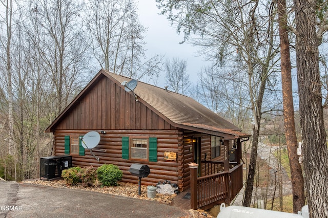 2210 Hawks Point Way, Sevierville, TN 37862 - log home with log siding and roof with shingles