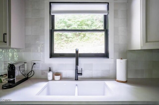 interior details featuring backsplash and sink