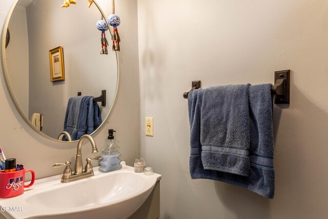 bathroom featuring a sink