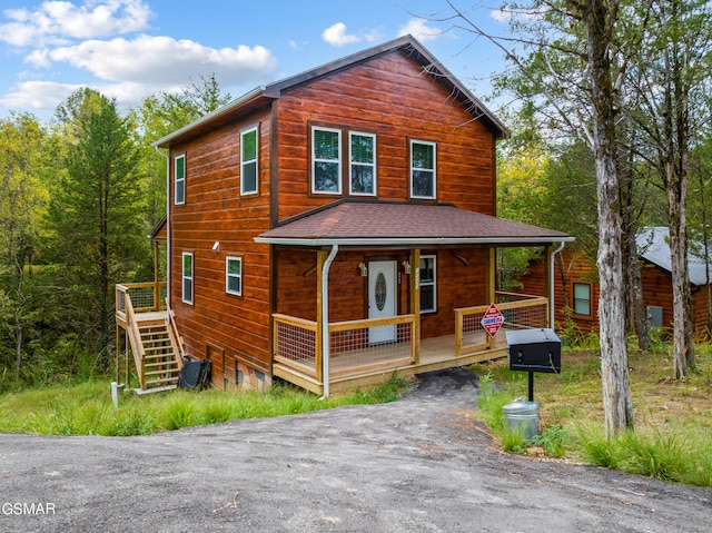 view of front of property featuring covered porch