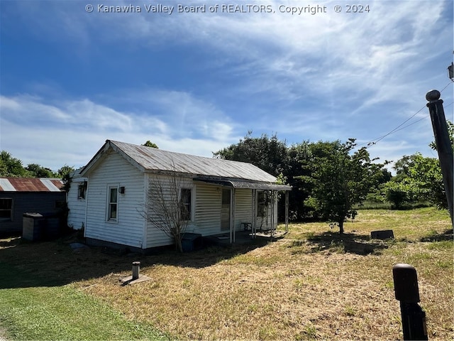 rear view of house featuring a yard