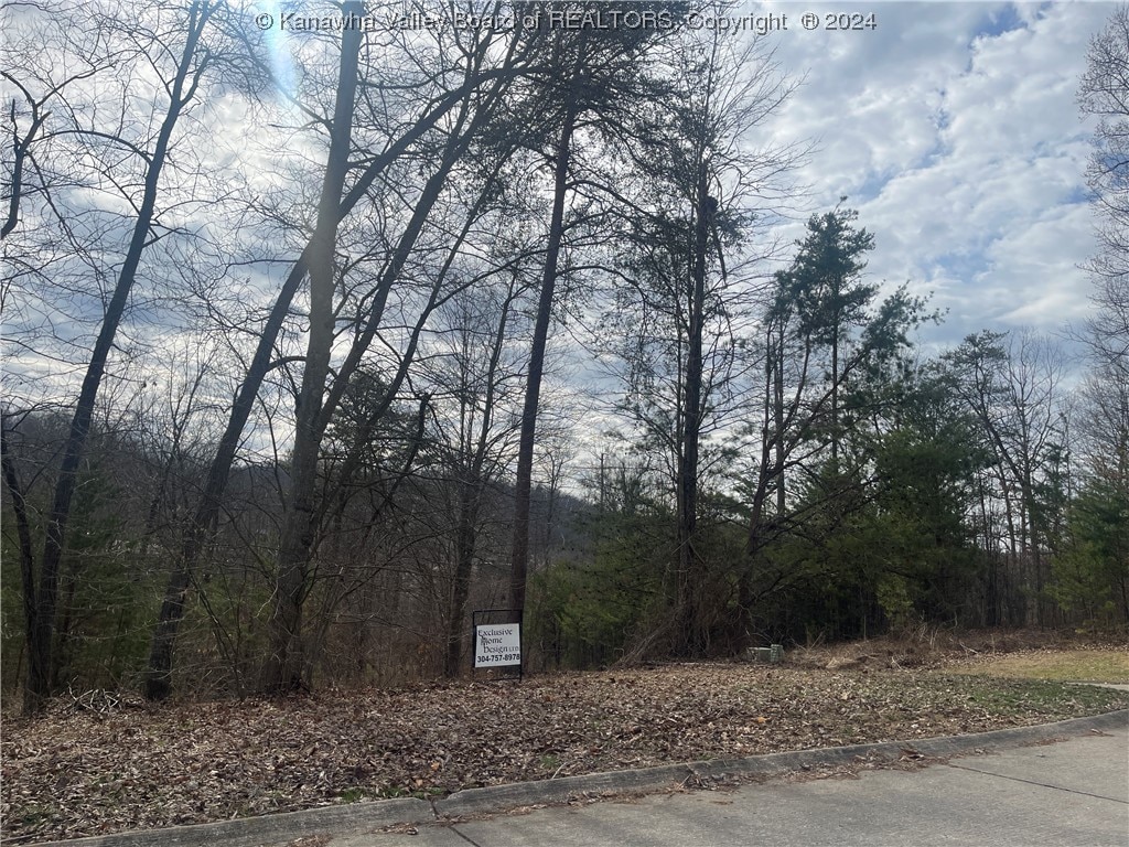 601 Ridgemont Rd, Hurricane, WV 25526
