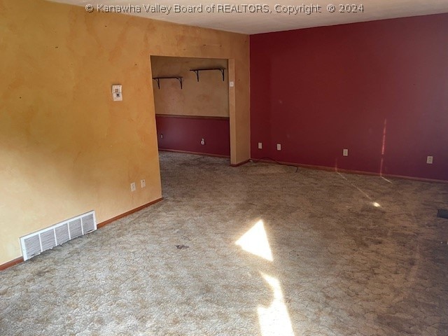 view of carpeted spare room