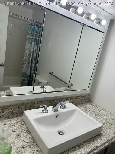 bathroom featuring oversized vanity and toilet