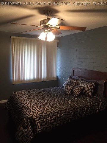 bedroom featuring ceiling fan