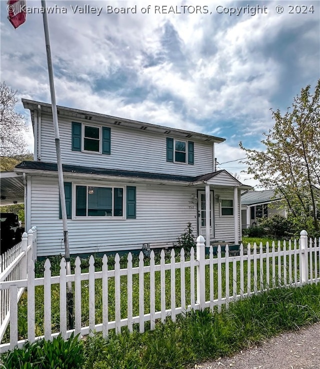 front of property featuring a front yard