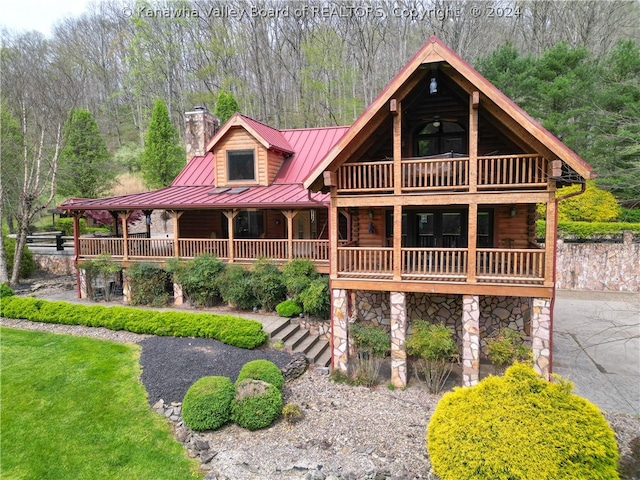 cabin with a balcony