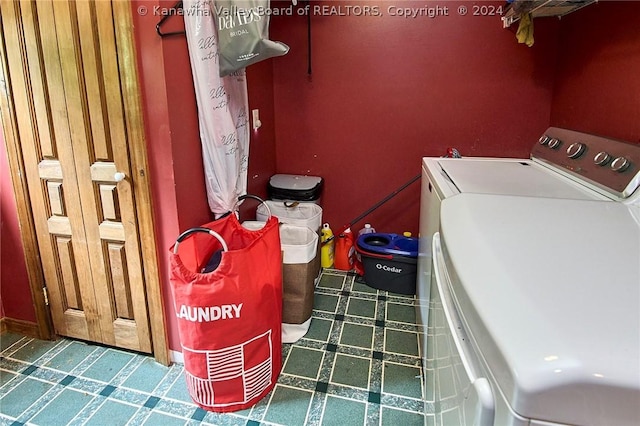 clothes washing area with washing machine and clothes dryer