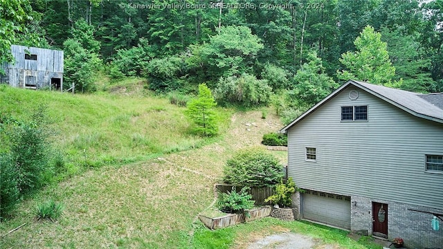 view of yard with a garage