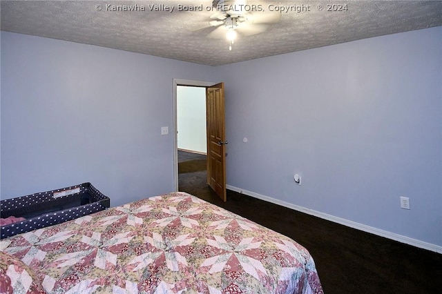 bedroom featuring ceiling fan and a textured ceiling