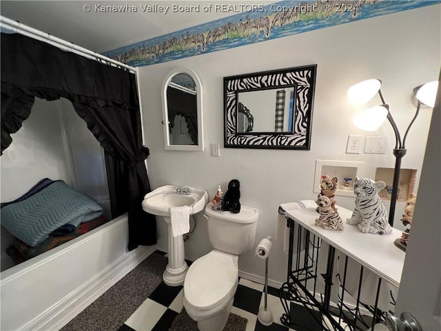 bathroom featuring toilet and shower / bath combo