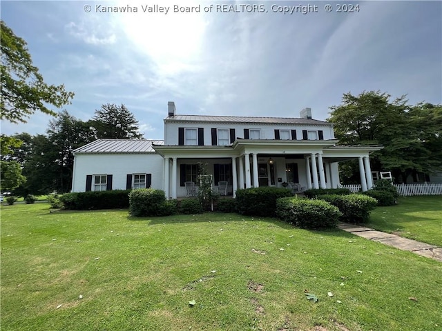 view of front facade with covered porch and a front lawn