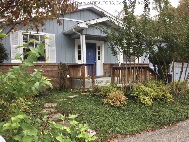 view of front of house with covered porch