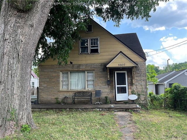 bungalow-style house with a front lawn