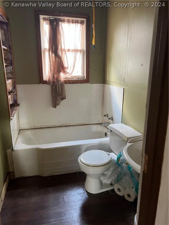 bathroom with sink, a bathtub, toilet, and hardwood / wood-style floors