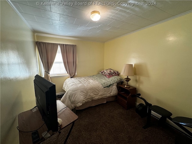 bedroom featuring crown molding and carpet flooring