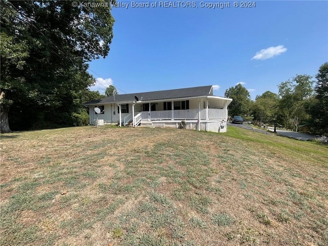 view of front of property with a porch and a front yard