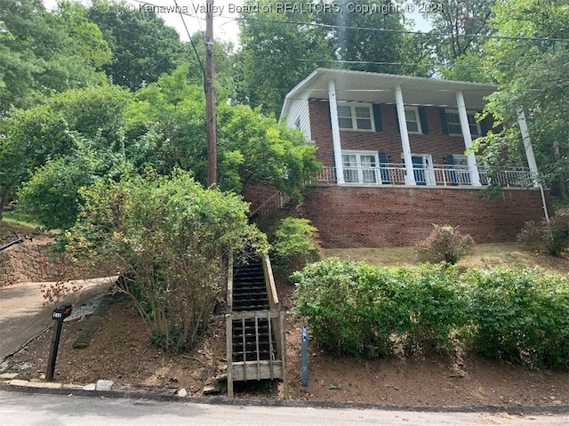 view of front of house