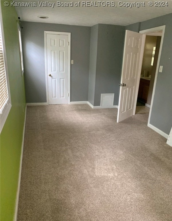 unfurnished room with carpet flooring