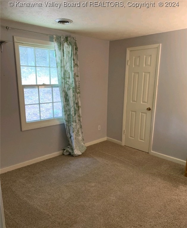 spare room featuring carpet