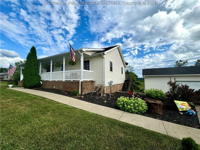 view of front of house featuring a porch and a front yard