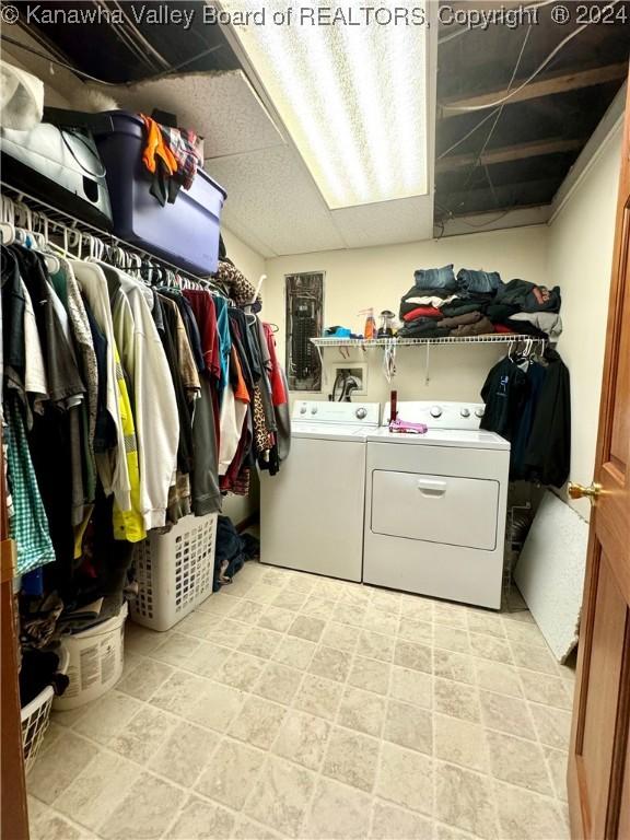 washroom with washer and clothes dryer