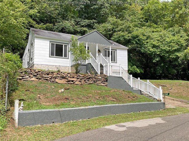 view of front of home featuring covered porch