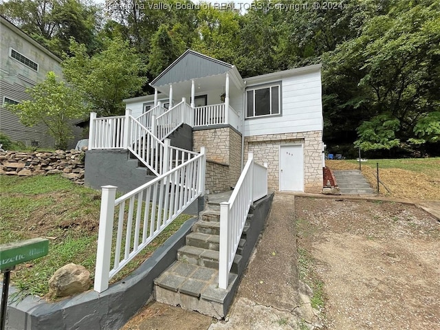 view of front facade featuring a porch