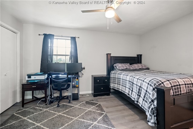 bedroom with hardwood / wood-style floors, ceiling fan, and a closet