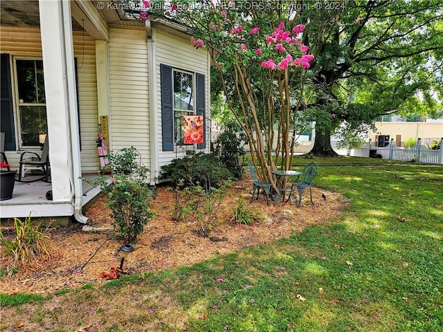 entrance to property featuring a yard