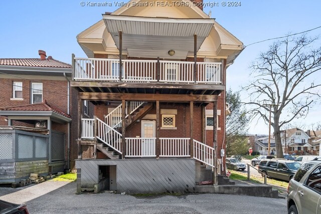 townhome / multi-family property featuring a porch