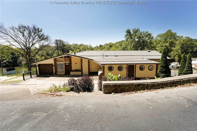 ranch-style home featuring a garage