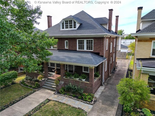 view of front of property featuring a porch