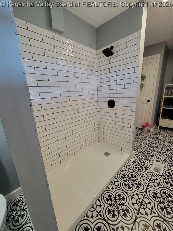 bathroom with a tile shower