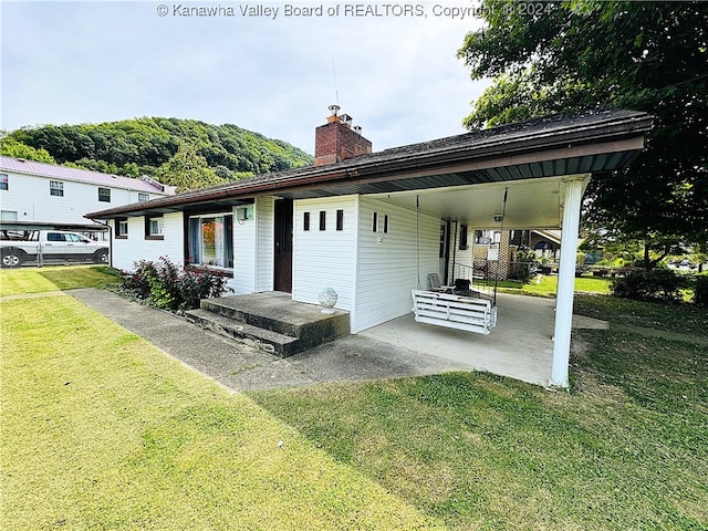 back of house featuring a yard