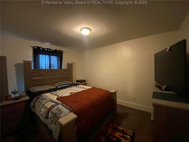 bedroom featuring carpet floors