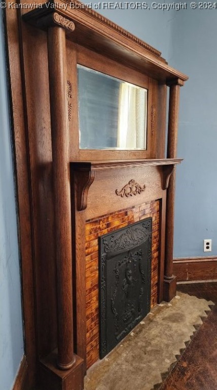 room details featuring a fireplace