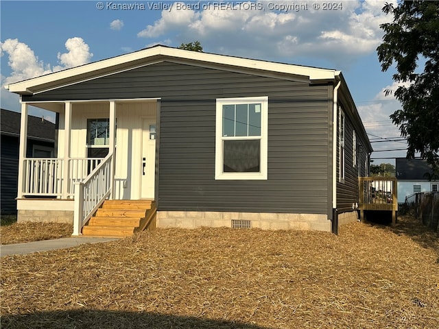 manufactured / mobile home with covered porch