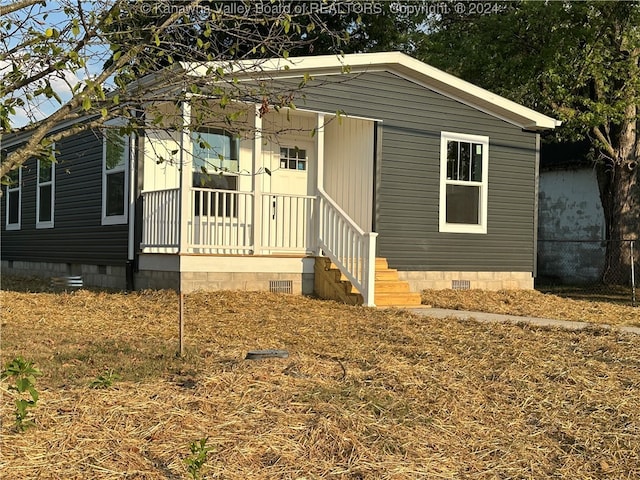 manufactured / mobile home featuring covered porch