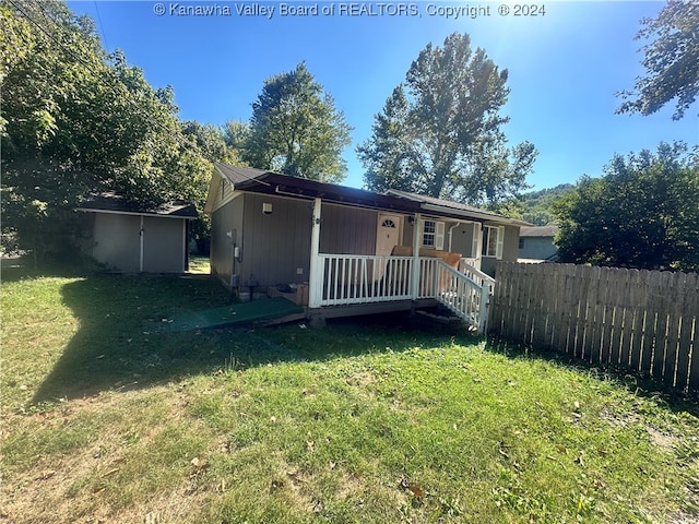 view of front of home with a front lawn