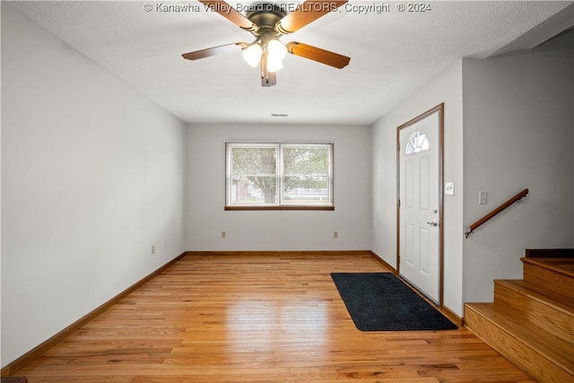 foyer featuring a textured ceiling, light hardwood / wood-style floors, and ceiling fan