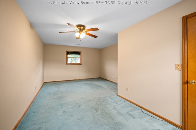 empty room featuring light carpet and ceiling fan