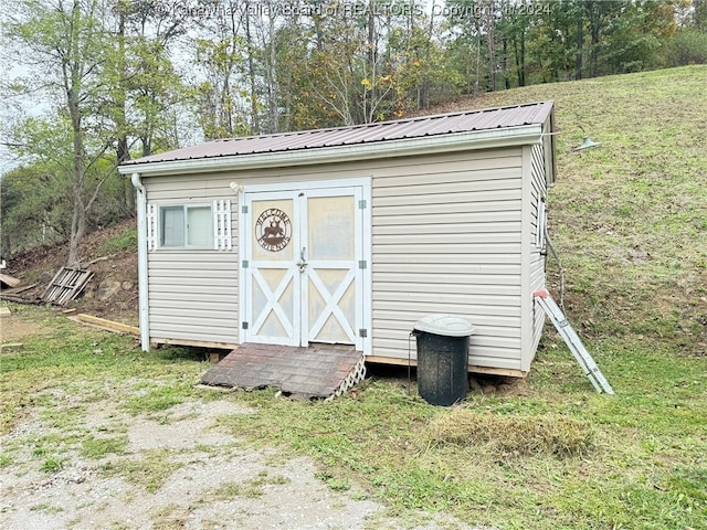 view of outdoor structure with a lawn