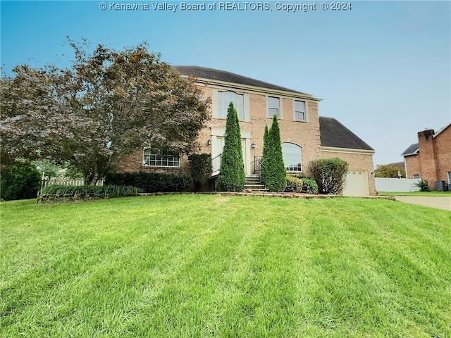 view of front of home featuring a front lawn