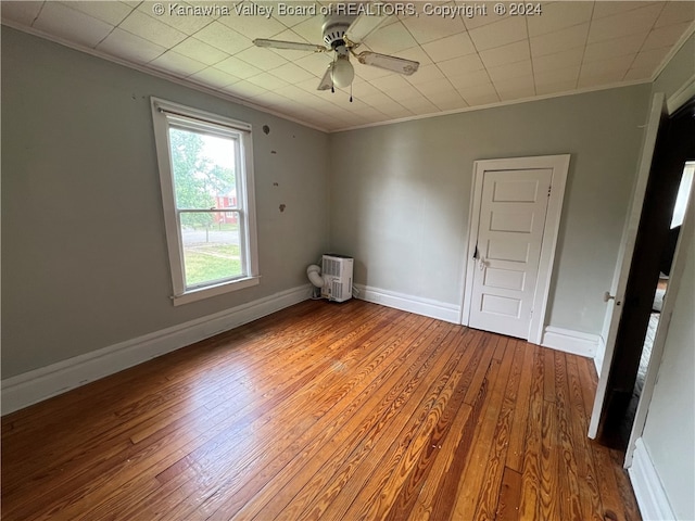 unfurnished room featuring wood-type flooring, ornamental molding, and ceiling fan