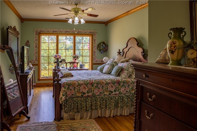 bedroom featuring ceiling fan, light wood-type flooring, and crown molding