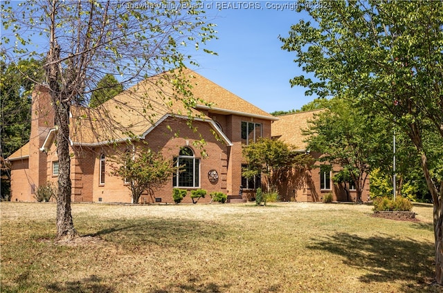 view of front of home featuring a front yard