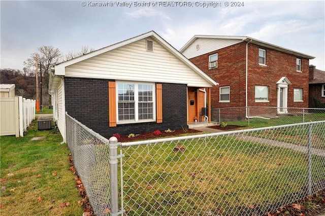 view of front of house featuring a front yard and central AC unit