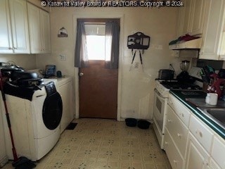 laundry area featuring washer / clothes dryer